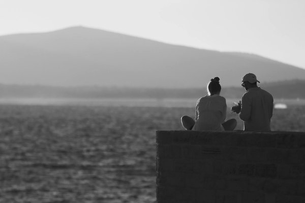 Où peut-on trouver une maison de vacances en Corse avec des cours de plongée sous-marine et des excursions en bateau?